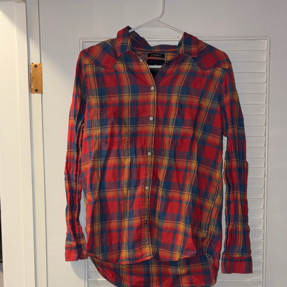 Trendy American Eagle Outfitters Plaid Shirt🔥